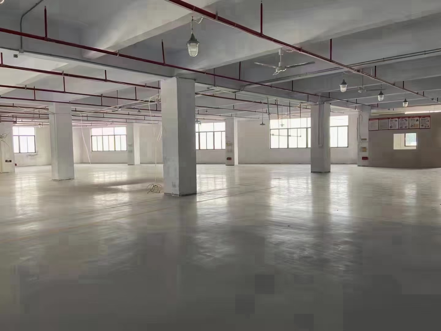 长安沙头楼上950平米出租可做软体家居组装仓库等行业