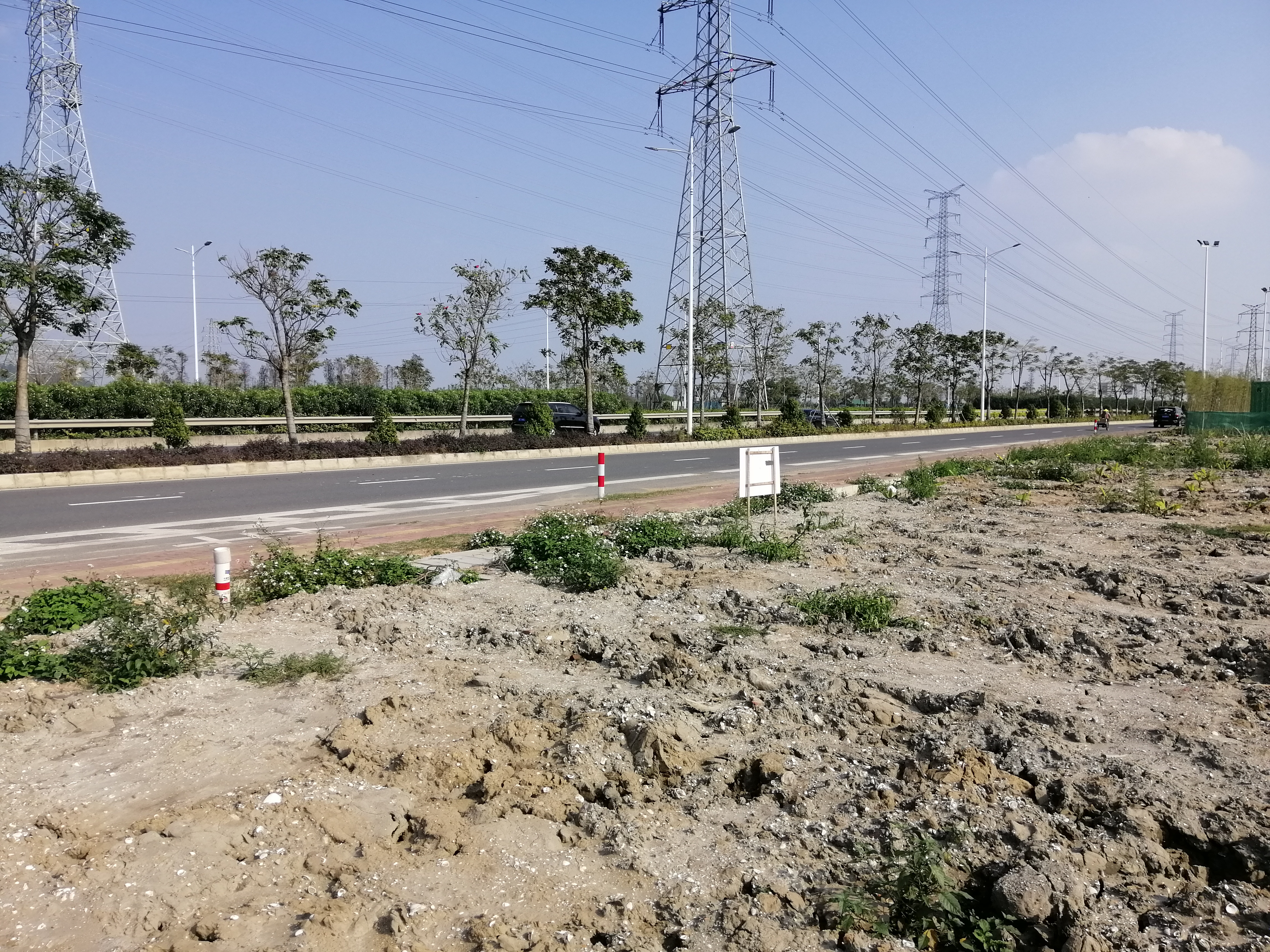 黄圃镇马新工业区原房东空地，地皮出租，产权明确，有房产证。3