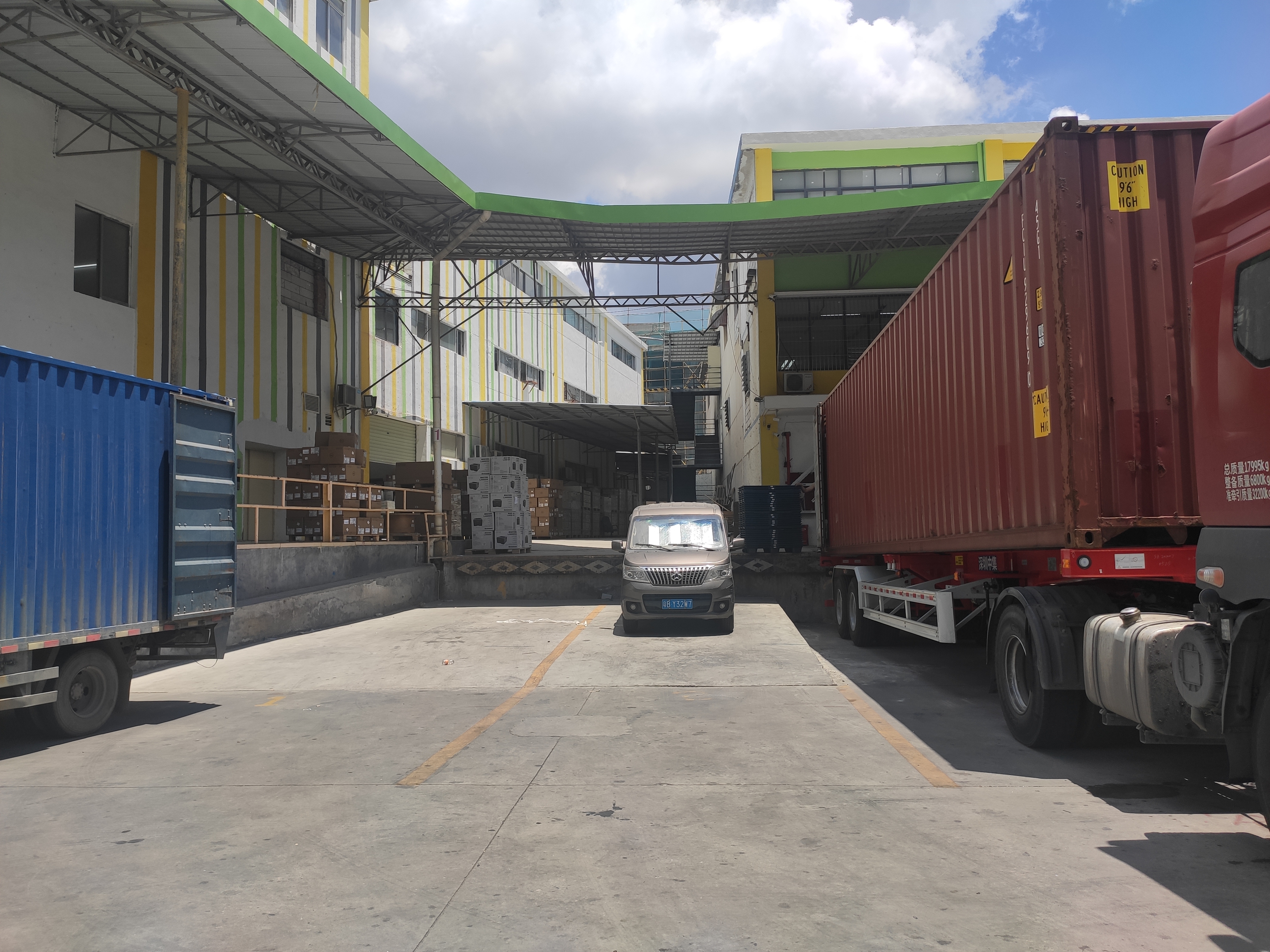 布吉南岭新出一楼1200平标准厂房仓库出租带卸货平台。