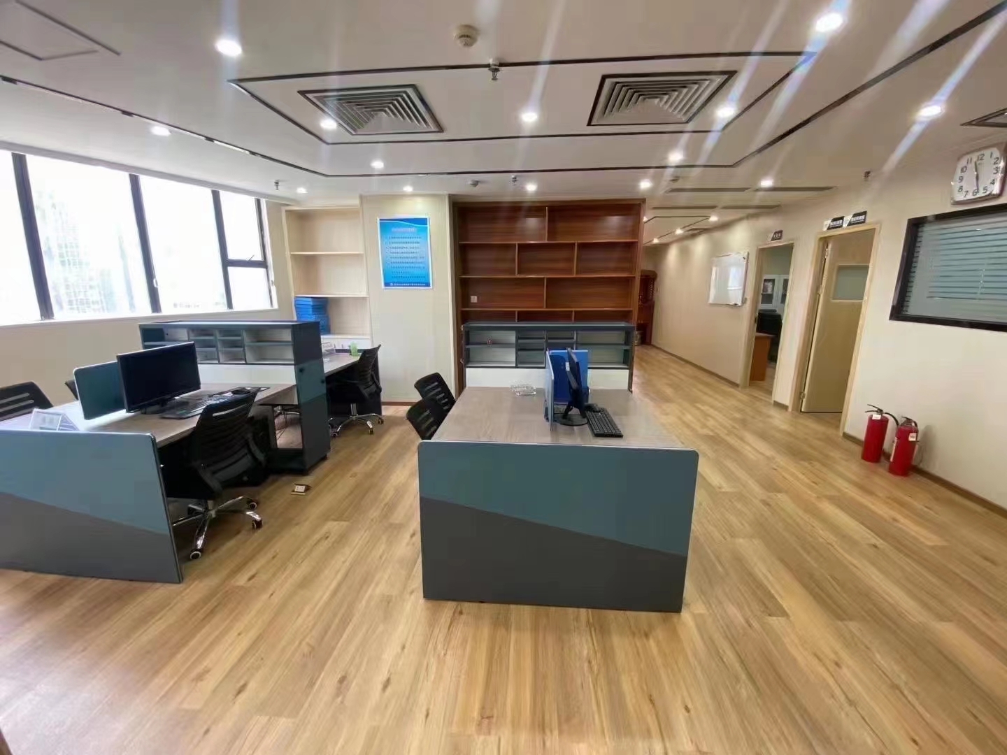 深圳龙岗横岗地铁口450平米写字楼办公室写出租精装修有电梯