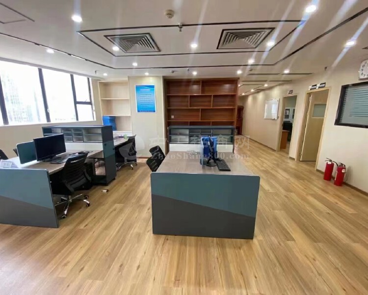深圳龙岗横岗地铁口450平米写字楼办公室写出租精装修有电梯