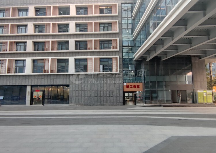 深圳龙岗写字楼500平米出租赠送免租期得房率高可注册靠近地铁1