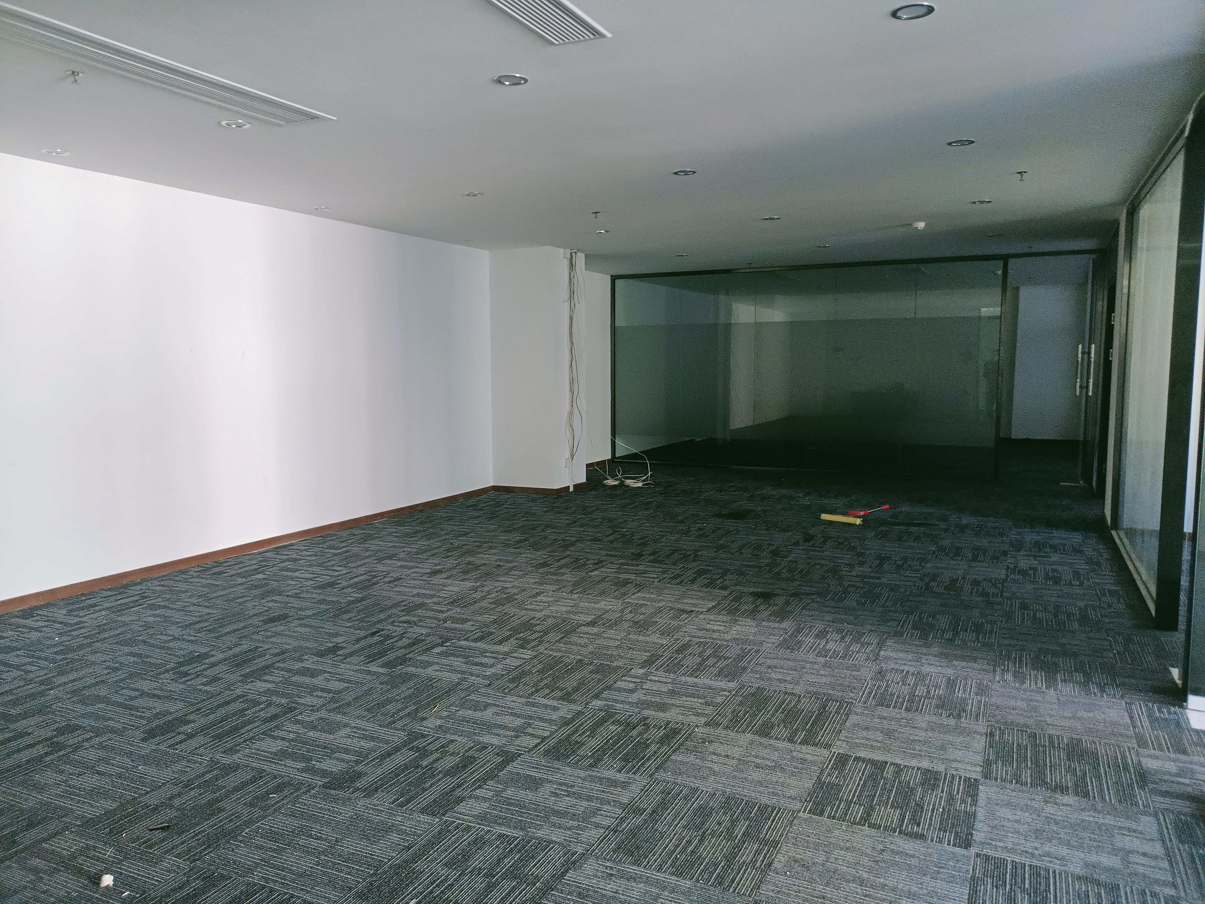 福永地铁口200米精装修写字楼出租可申请租金补贴带中央空调。