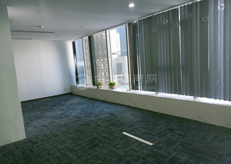 福永地铁口200米精装修写字楼出租可申请租金补贴带中央空调。6