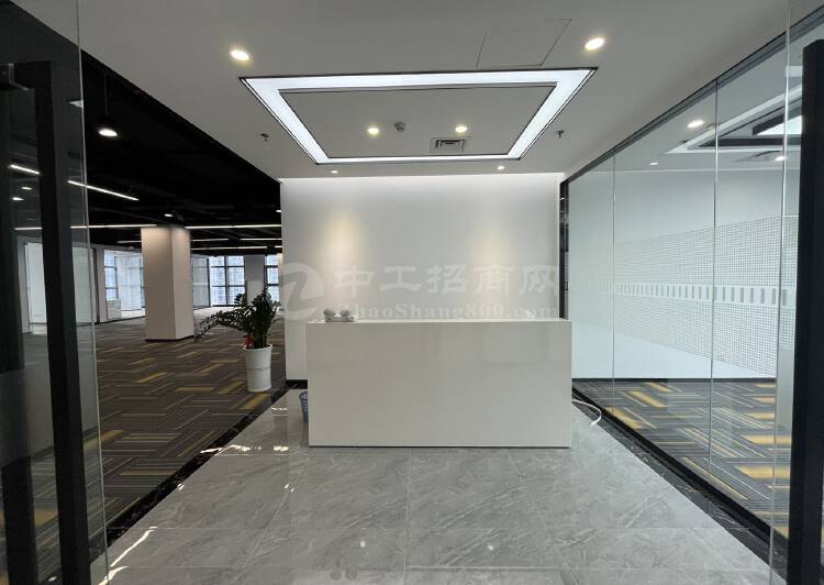 南山科技园，深圳湾1130平精装，带大阳台，地铁口，三面采光1