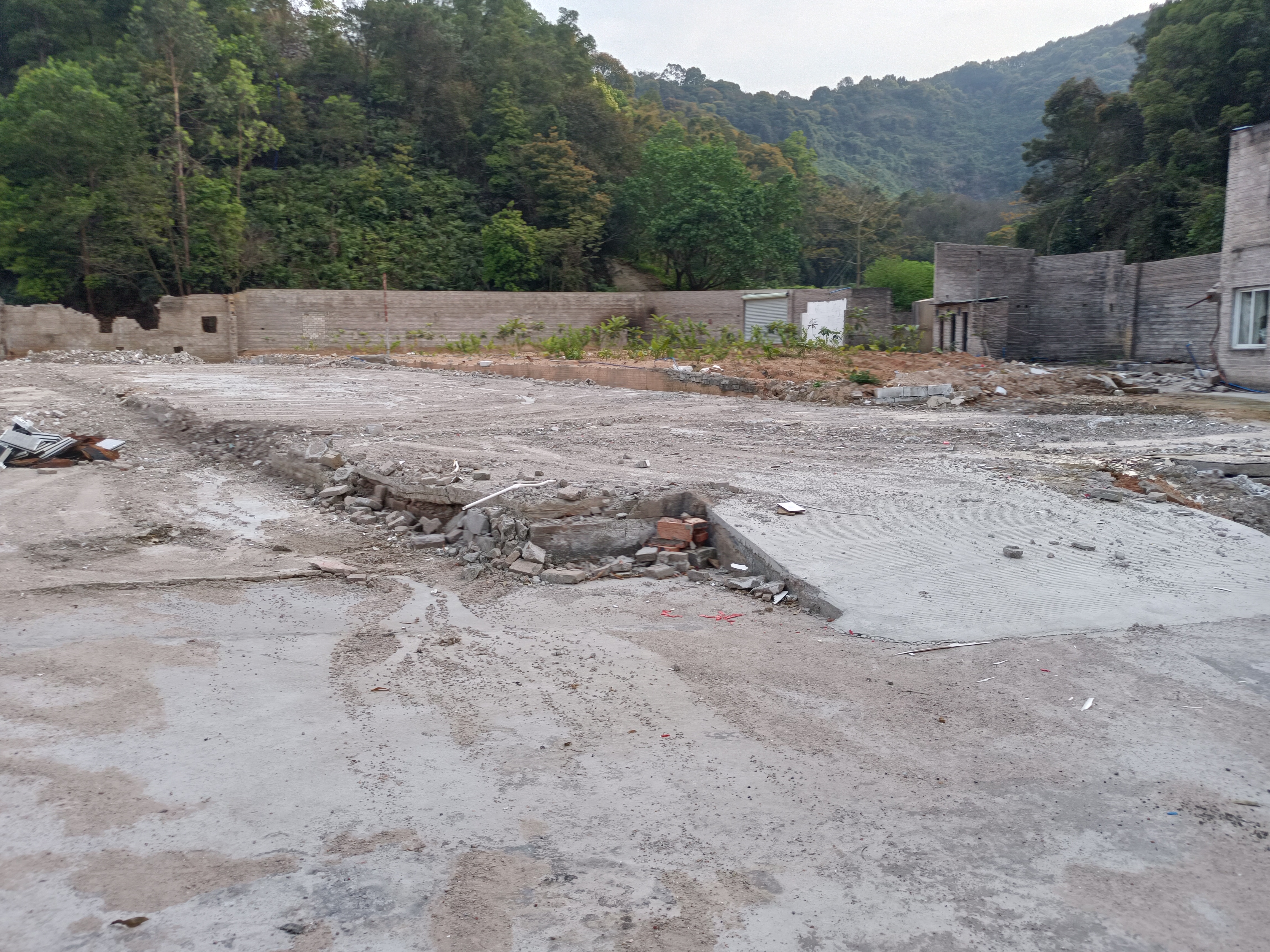 白云区大源街道新出空地，有土地证书，建设用地2