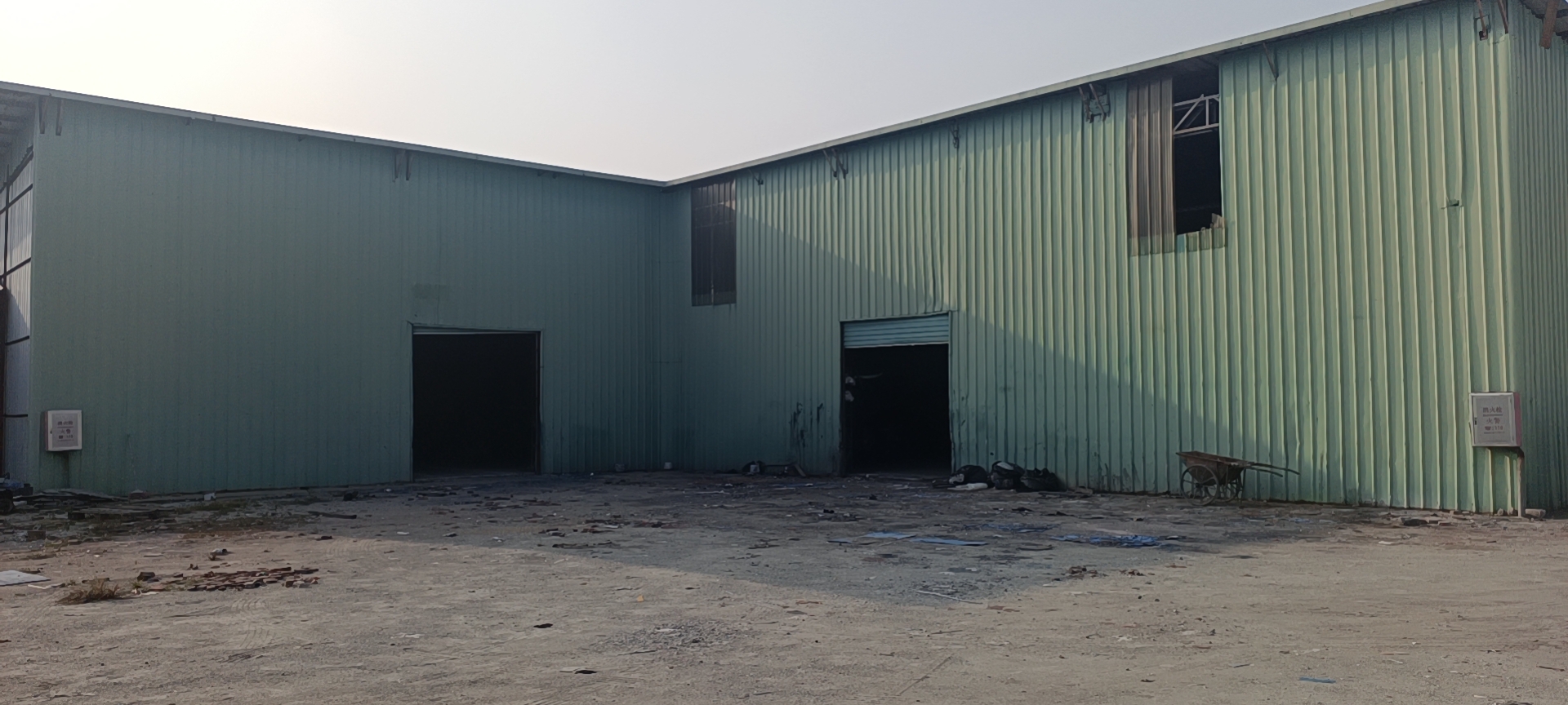万江新谷涌工业园内新出单一层钢构厂房，进车方便可做仓库