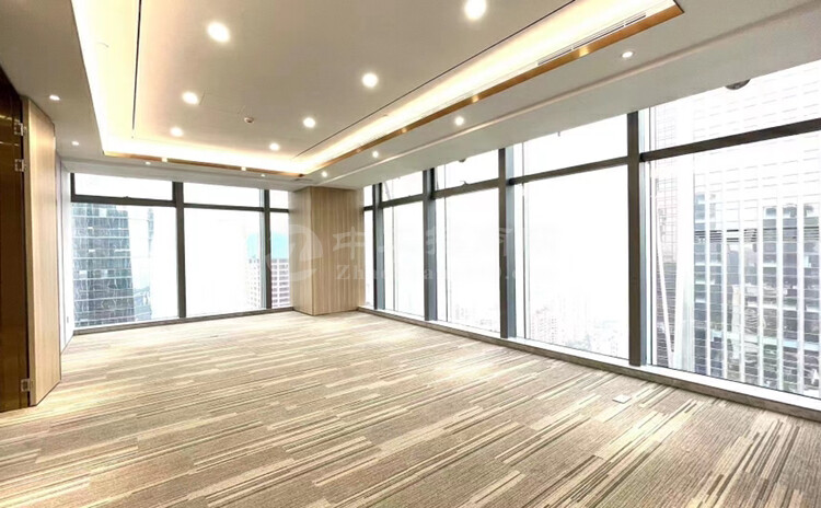 深圳福田卓越时代新出楼上698平写字楼出租，电梯口西南向。4