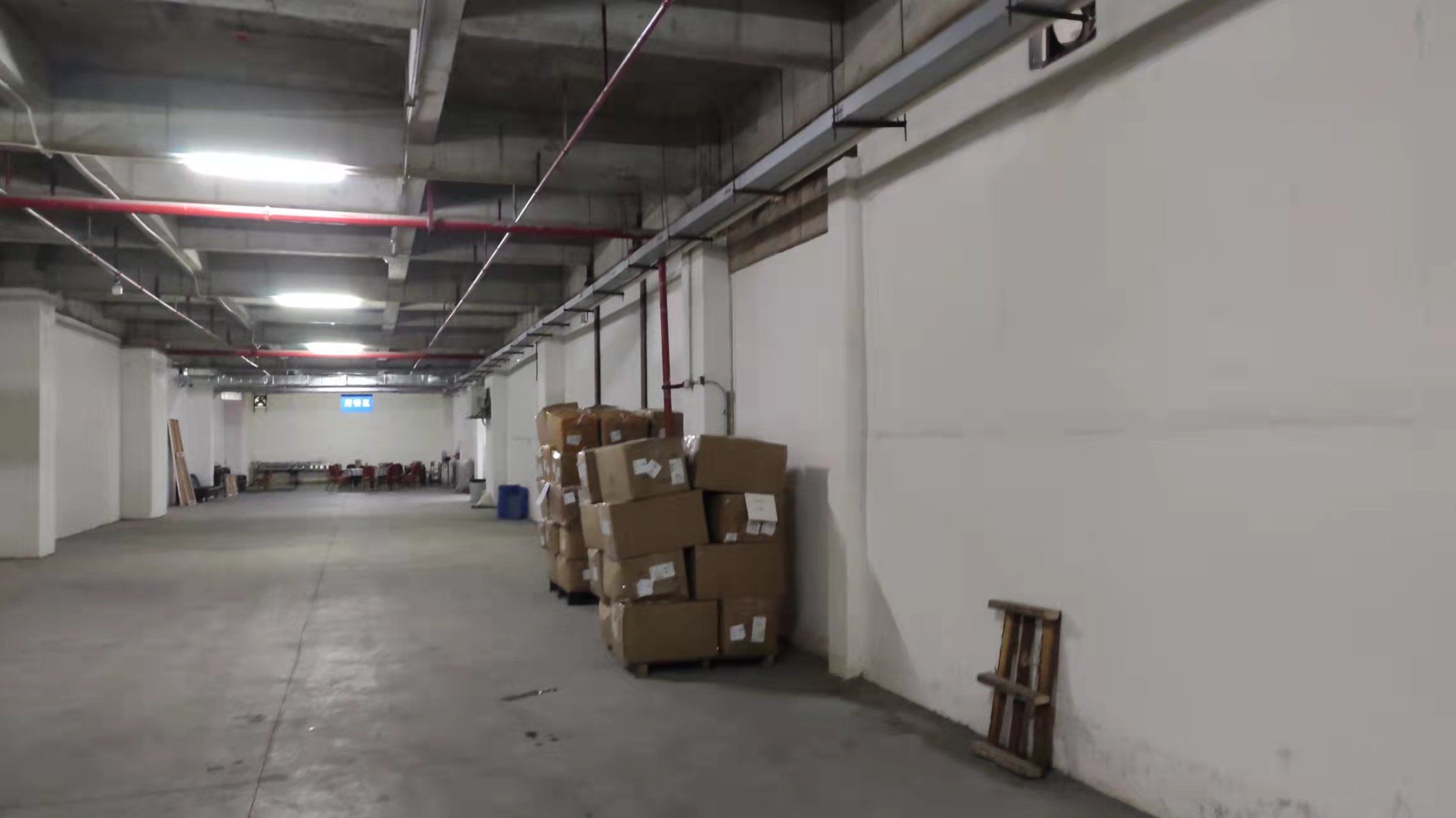 番禺区石壁街道屏山新出标准仓库4000方，配套设施齐全。