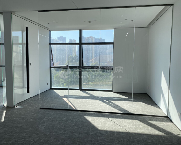 华侨城新出246平，精装修甲级写字楼帮办公室出租，双面采光。