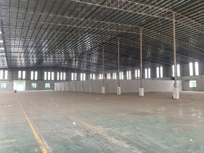 江高镇单一层钢结构厂房仓库出租总面积20000平方，电量充足