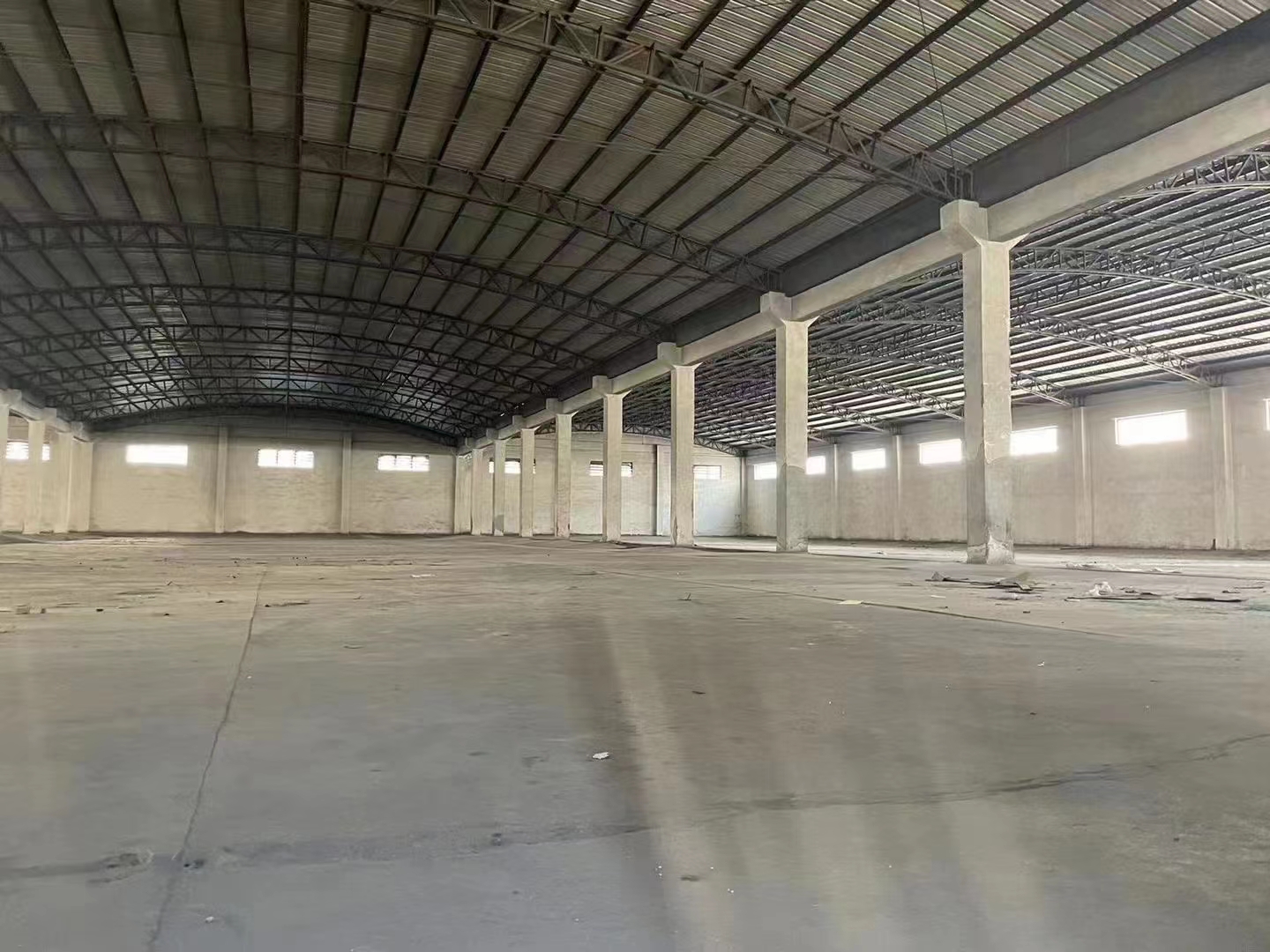 新出9米高单一层5000平方米钢结构厂房及仓库