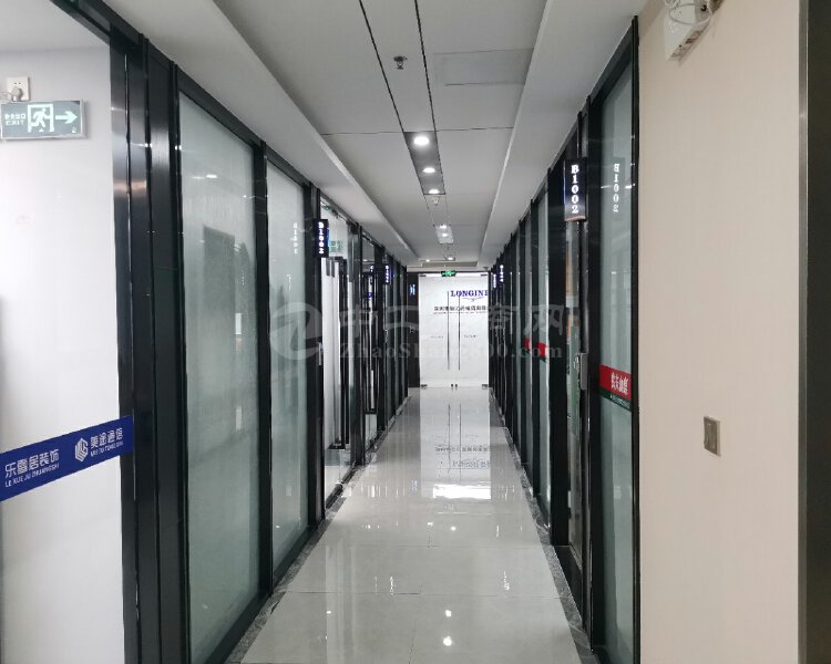 布吉甲级写字楼新出124平精装修办公室得房率高电梯口