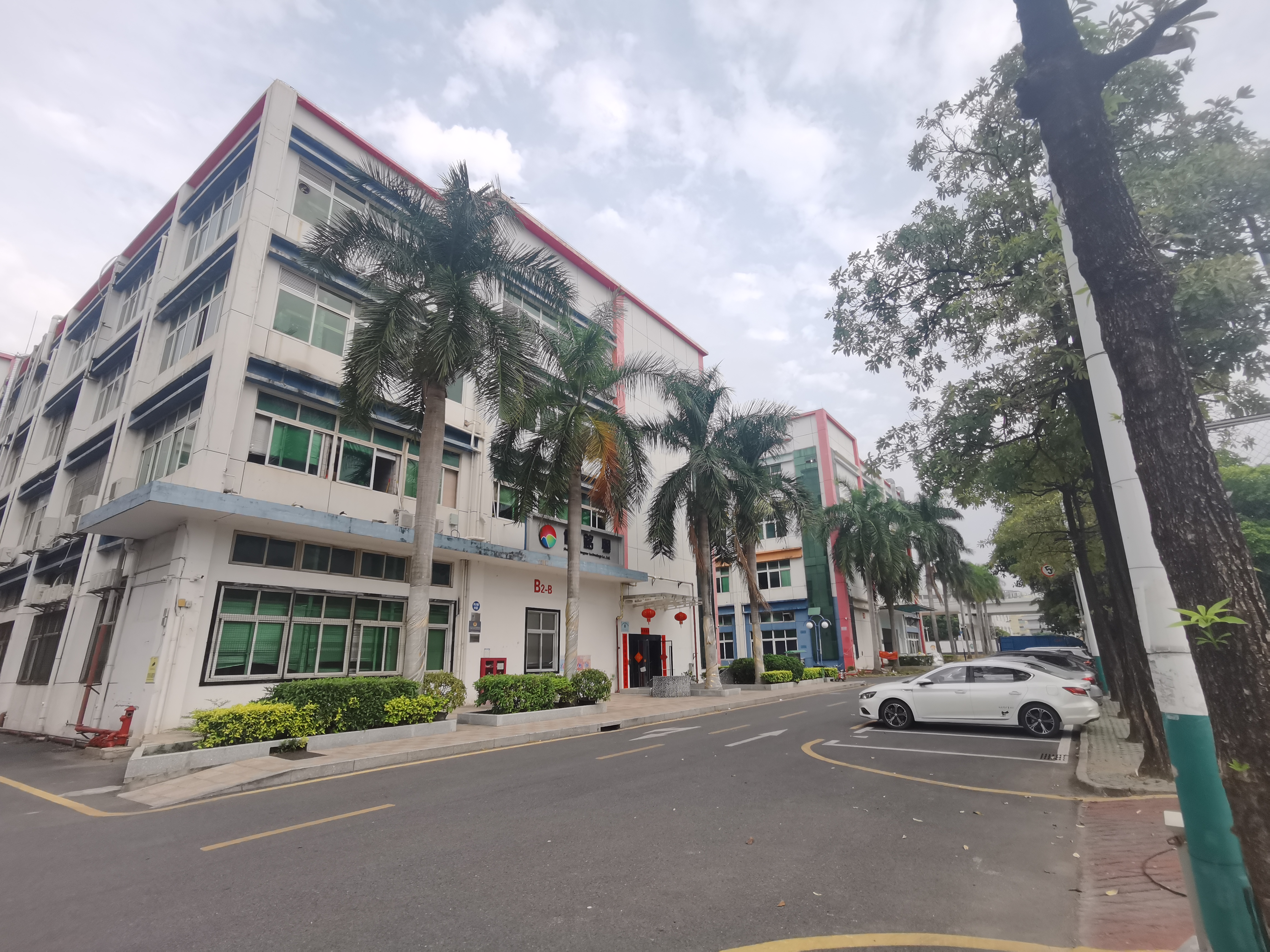 公明楼村高速路口大型园区楼上整层5000平带五吨货梯