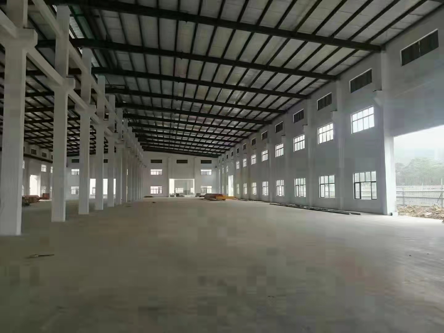 位于中山市板芙镇，成熟工业区独院钢结构仓库15800m