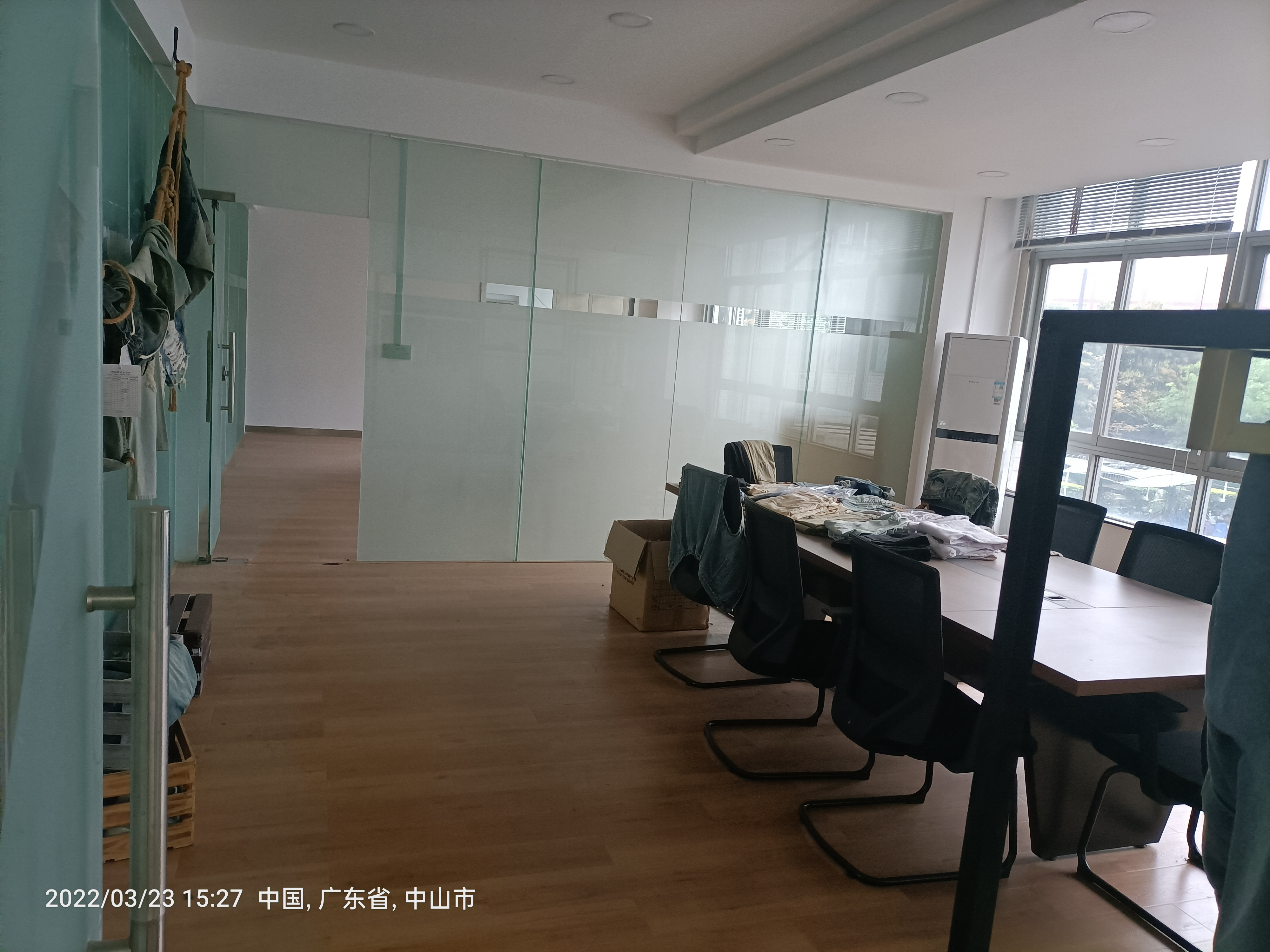 带全屋办公家具精装修办公室出租4