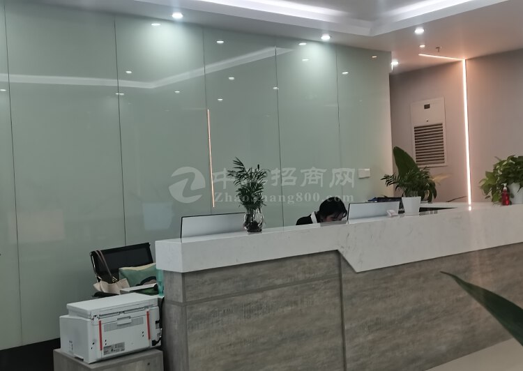 宝龙全新共享办公2000平方出租带家私会议室茶水间4