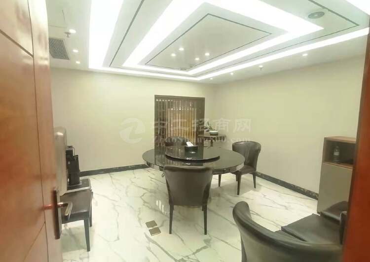 深圳湾会所转租，租金仅6.5万。豪华装修，四个茶室一个餐厅2