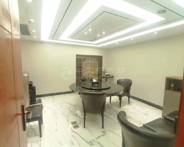 深圳湾会所转租，租金仅6.5万。豪华装修，四个茶室一个餐厅