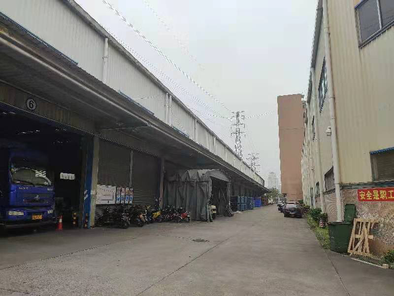 新塘镇高速出口新出重工业滴水8米高高台仓库超大空地7000方