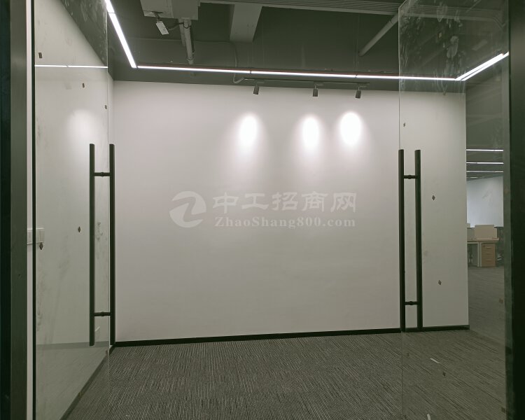 福永地铁口精装修写字楼出租带中央空调办公家私516平报价45
