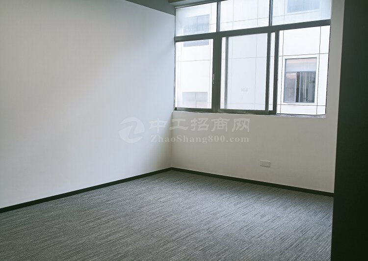 福永地铁口精装修写字楼出租带中央空调办公家私516平报价455