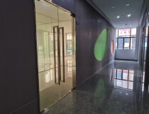 黄埔区荔联街道新出办公室，面积260M²，每平价格40元。