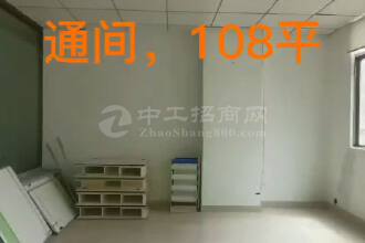 深圳龙岗地铁口旁厂房出租，精装办公室，可办公可仓储，交通方便