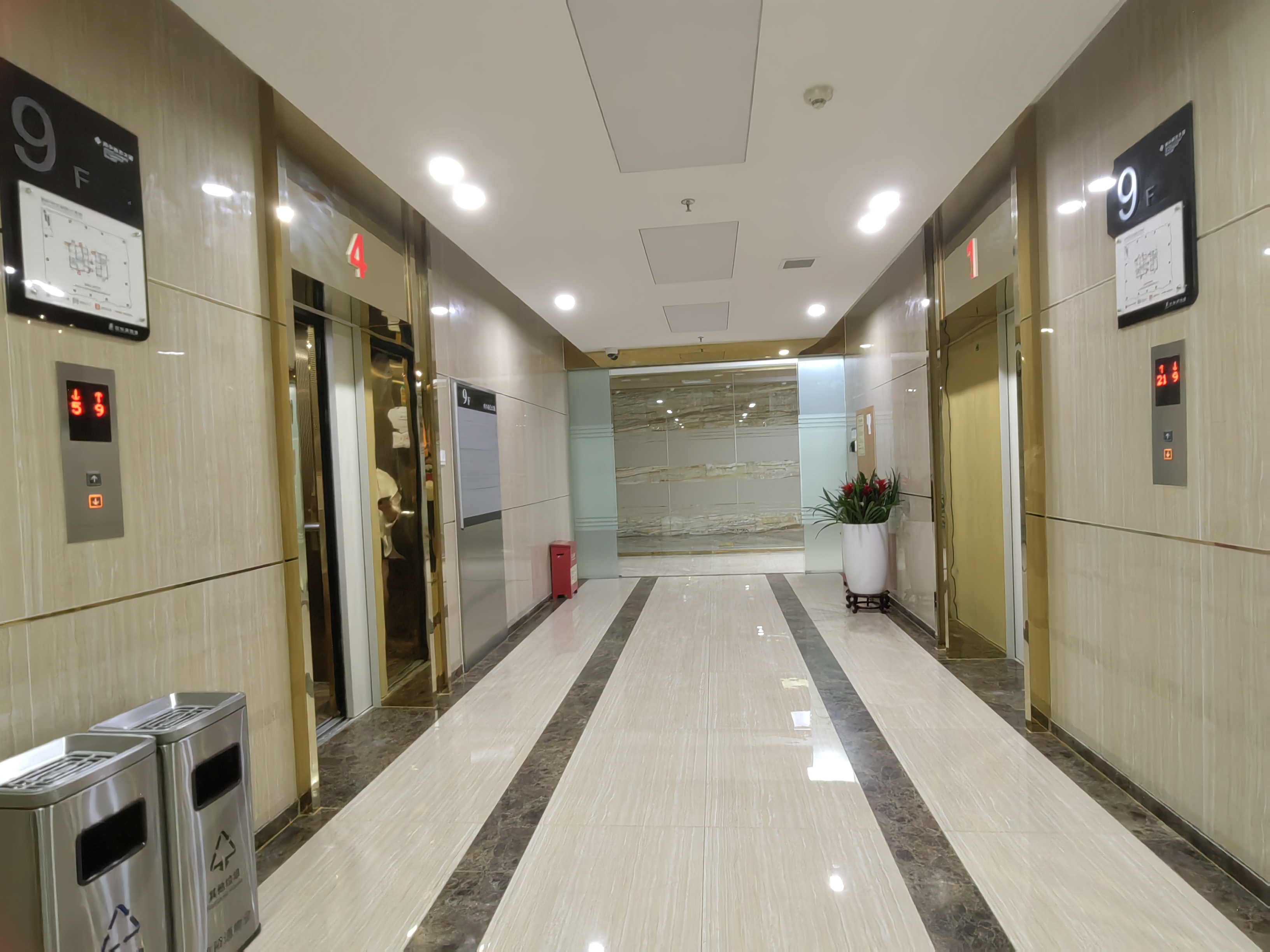 碧海湾地铁口210平配家私空调精装办公室出租高层租金便宜