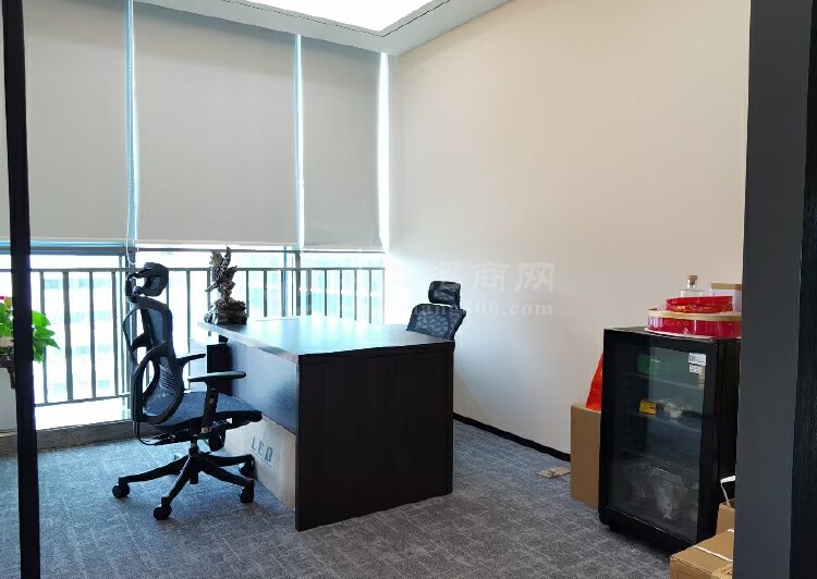 公明甲级写字楼精装修办公室500平，落地窗，正电梯口带红本5