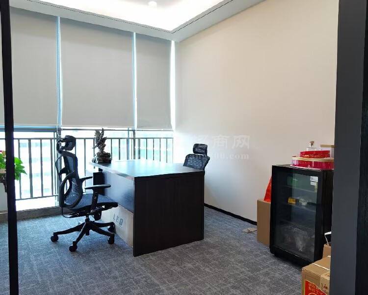 公明甲级写字楼精装修办公室500平，落地窗，正电梯口带红本