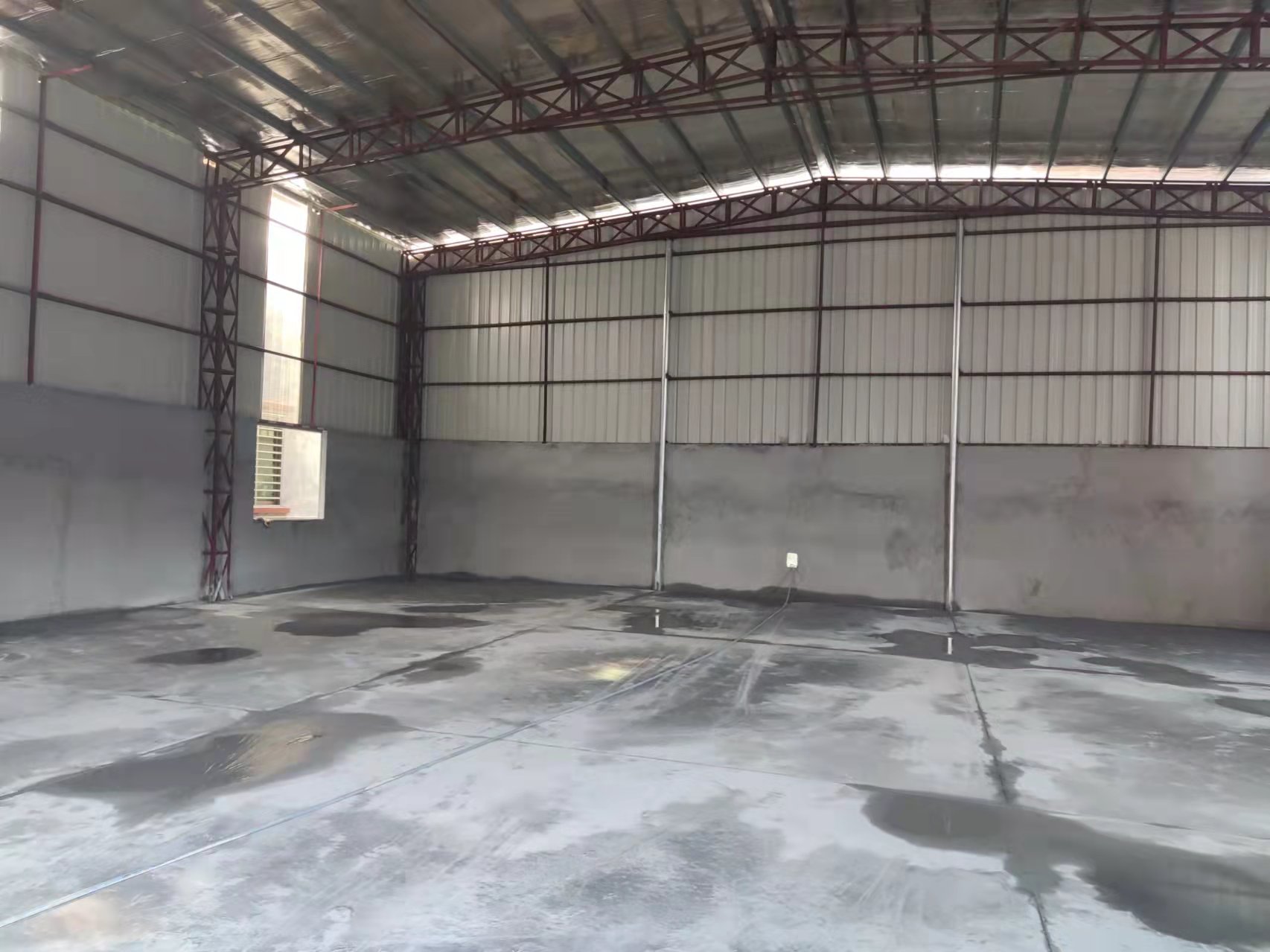 沙田镇新出个人小面积单层钢构厂房，适合做仓库和小型加工厂。