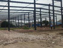 常平元江元原房东新建钢构厂房，滴水11米，9米处有牛角