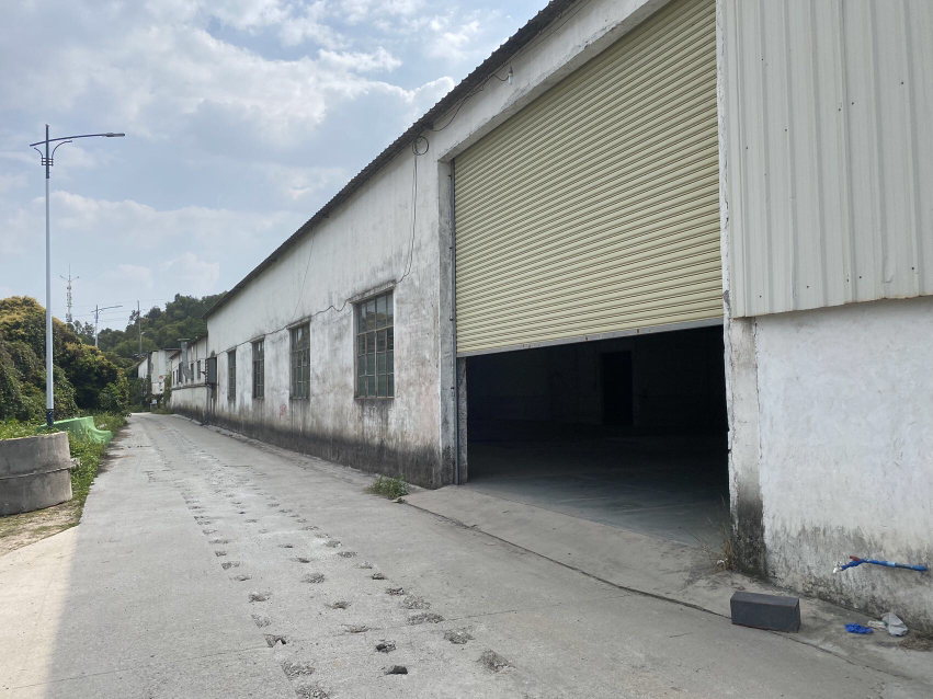 人和镇蚌湖工业区厂房仓库出租700平方，可进拖挂车，易招工！