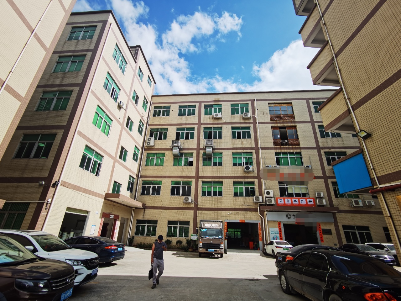龙岗龙东工业园3楼厂房280出租，现成装修办公室和仓库