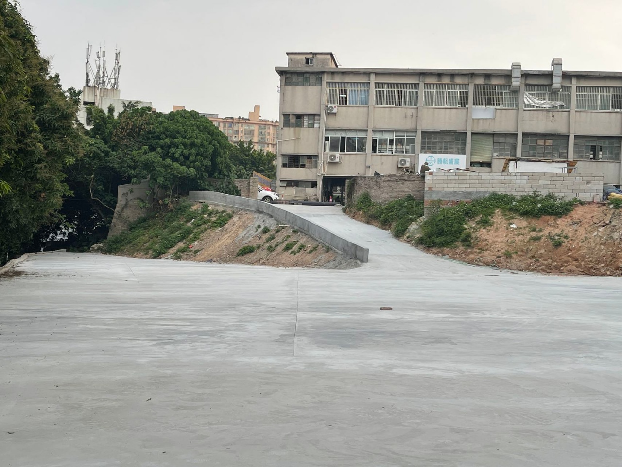 龙华街道新出全新已硬化2000平空地3