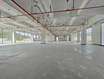 南山西丽大型工业区新出楼上800平厂房，双面采光，落地窗