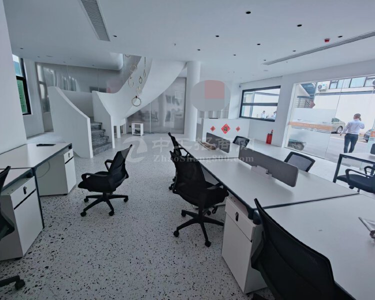 天河区5号线三溪地铁口独栋260平精装办公室，上下两层！