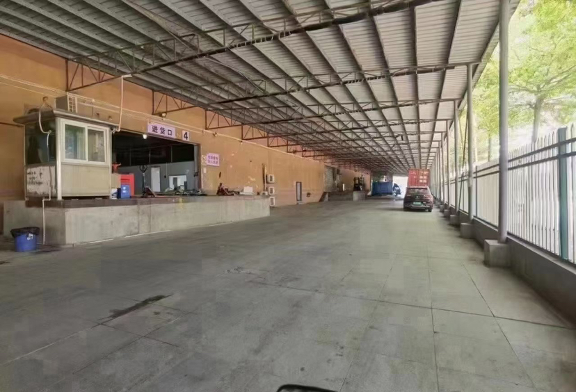 长安镇，新出一楼7000平可做物流仓库，钢材，模具，注塑