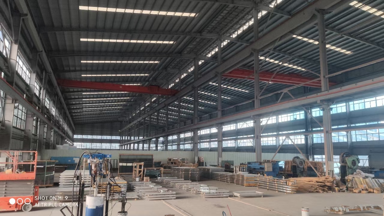 大旺高新区厂房仓库岀租，装修豪华价格优惠交通便利。