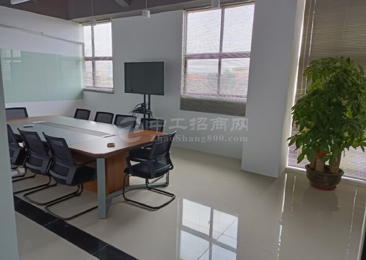 深圳福田写字楼为商务办公配套，每层面积为750平方米，带装修3