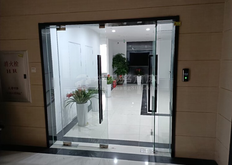 深圳福田写字楼为商务办公配套，每层面积为750平方米，带装修6