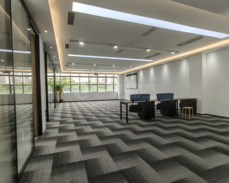 兴东高新园区400平精装办公室4个办公室带大气前台配空调桌椅