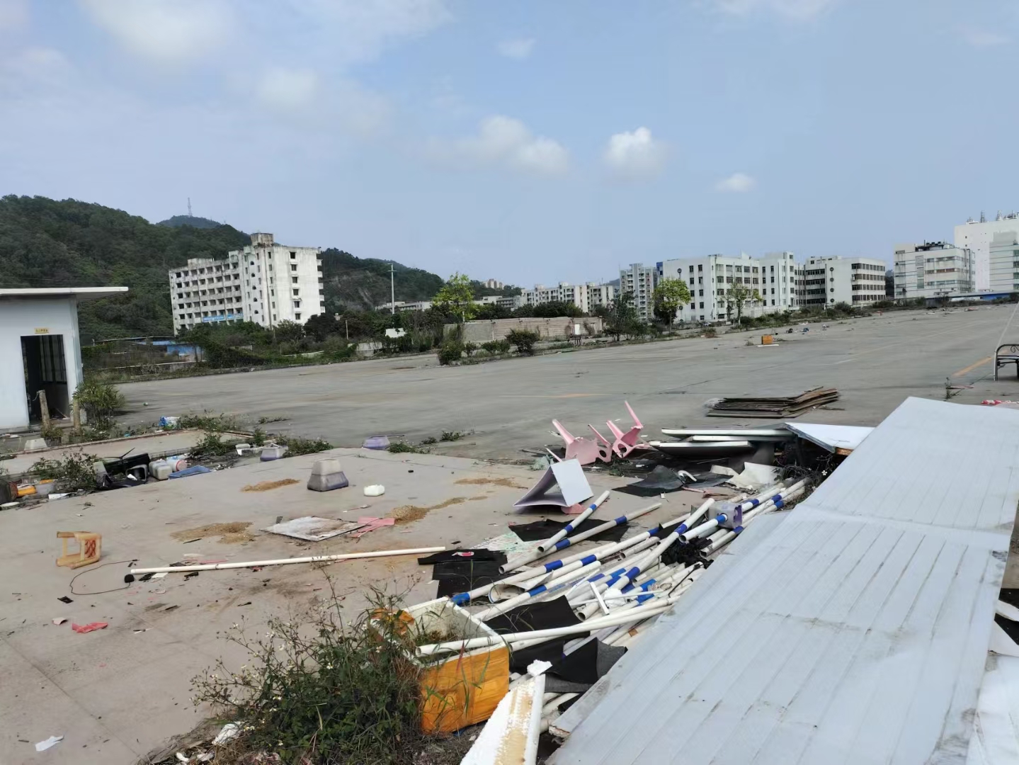 南沙东涌大路边工业用地空地3000方，已做好硬化。2