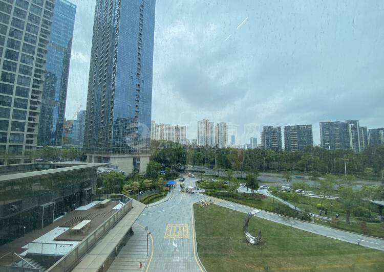 华侨城绿景美景356平米开间靠窗简装采光通透正南户型出租3