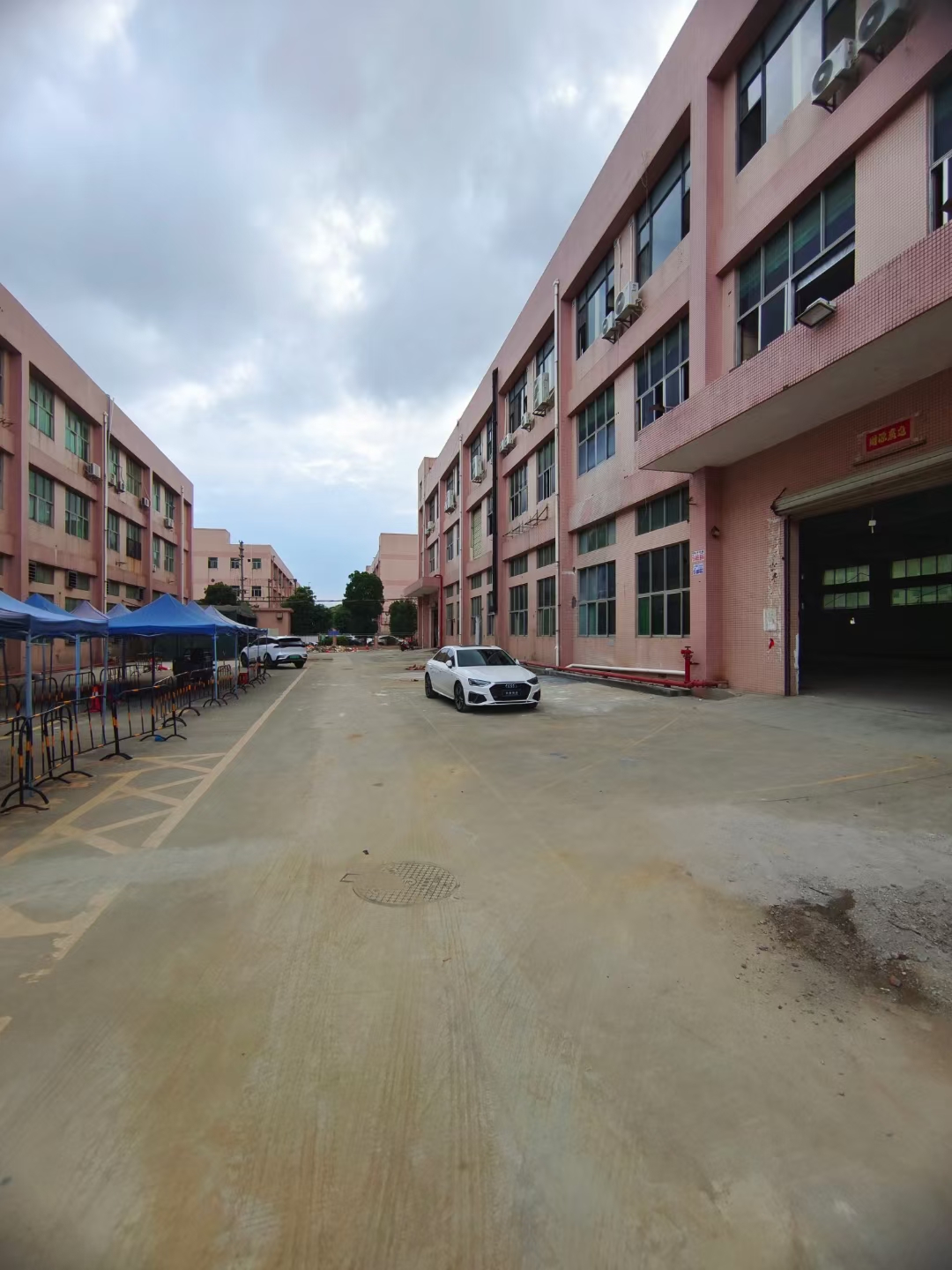 松岗燕川村委厂房一二楼2900平实际面积出租