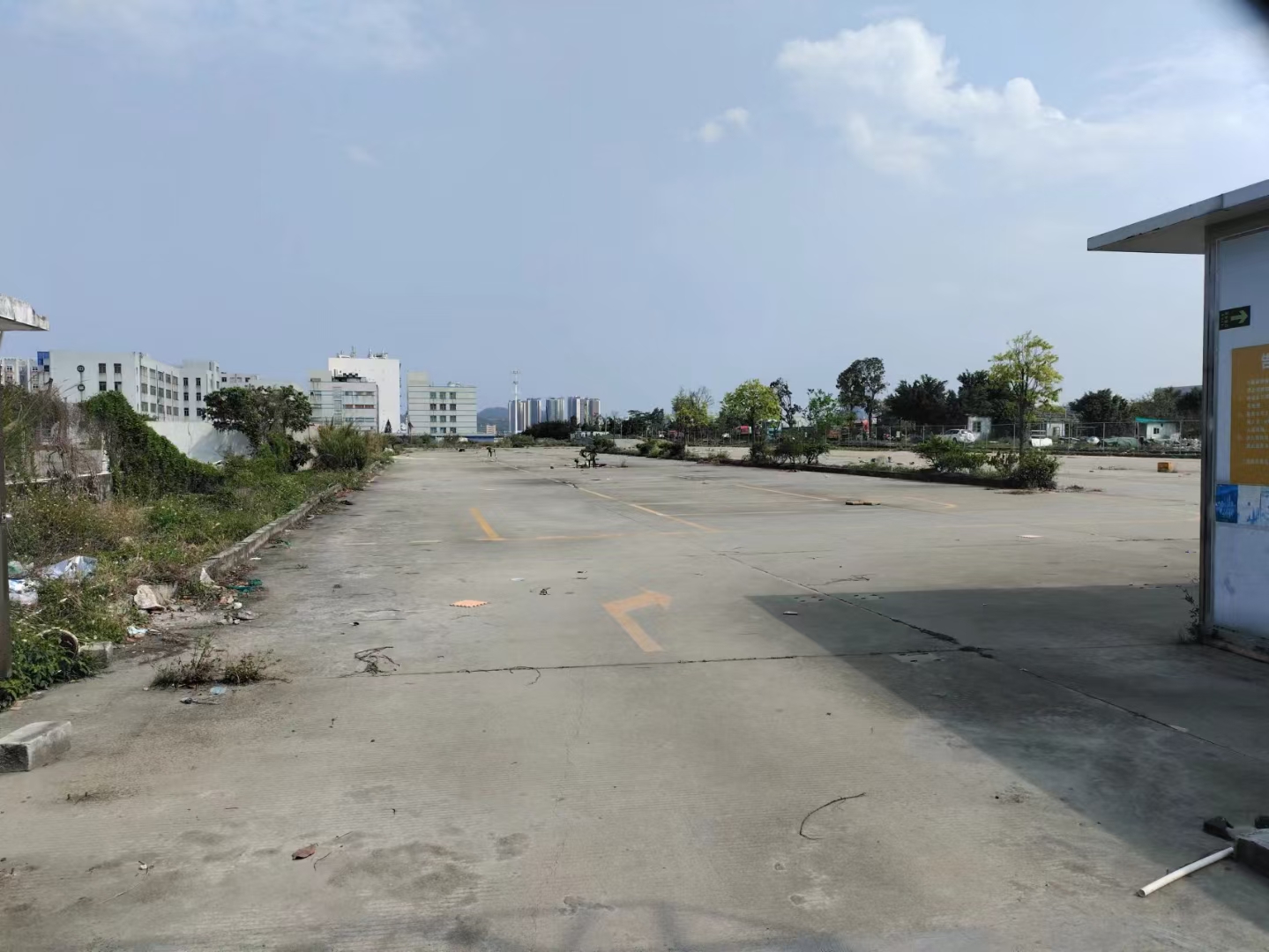 南沙东涌大路边工业用地空地3000方，已做好硬化。3