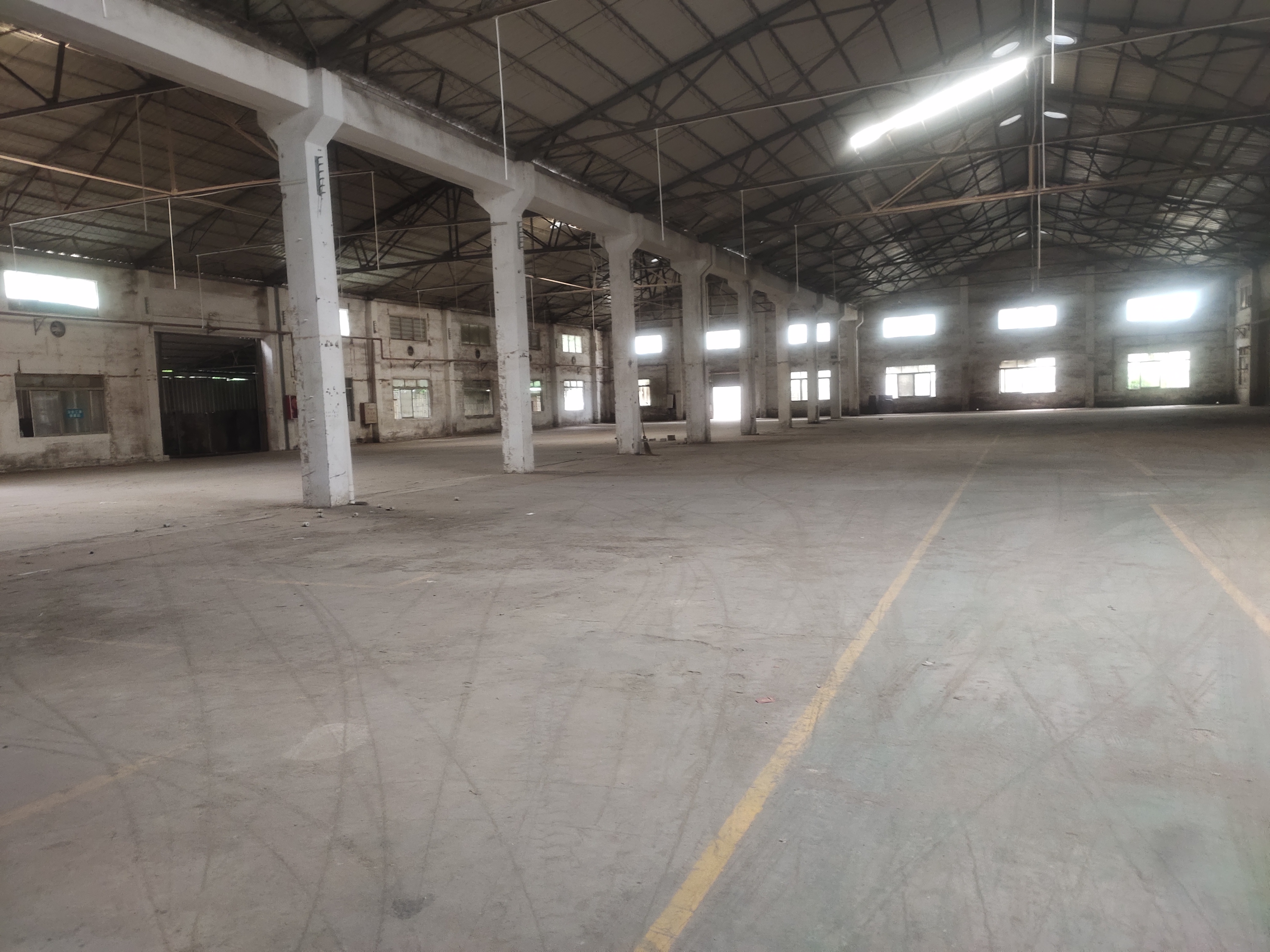 东升东成路工业区独门独院单一层厂房仓库6700方出租，
