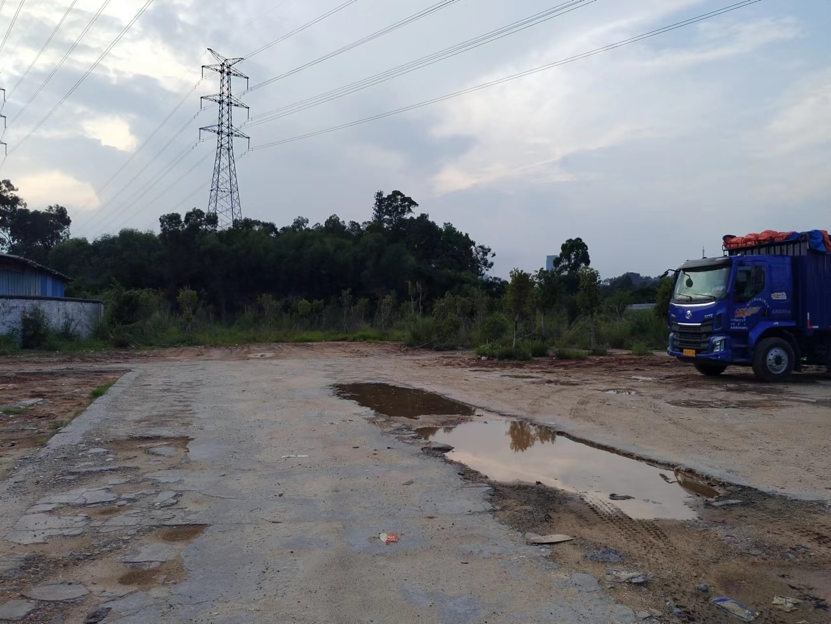 南村坑头一线大码路边，有空地招租，4