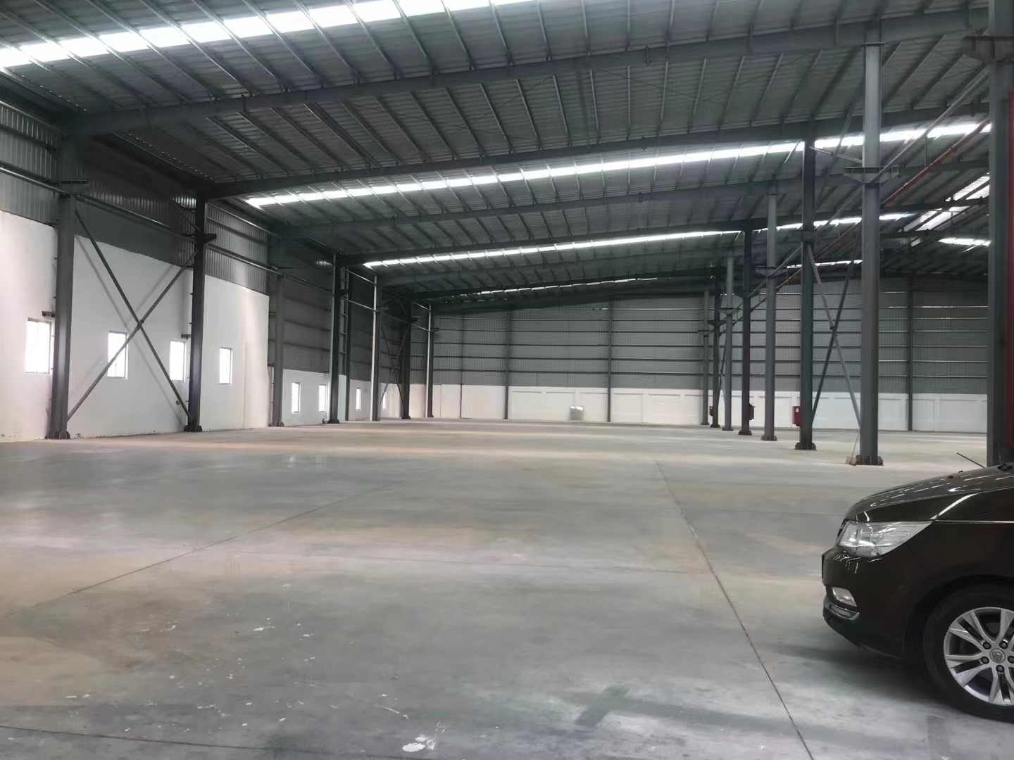 海珠瑞宝全新单一厂仓库，3000平方大小可分租